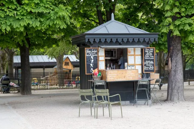 Pawilony z płyty wielowarstwowej a może kioski? Dlaczego warto postawić na to innowacyjne rozwiązanie?